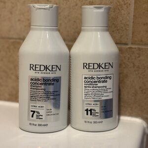 Redken Acidic Bonding Concentrate Shampoo and Conditioner Set - White